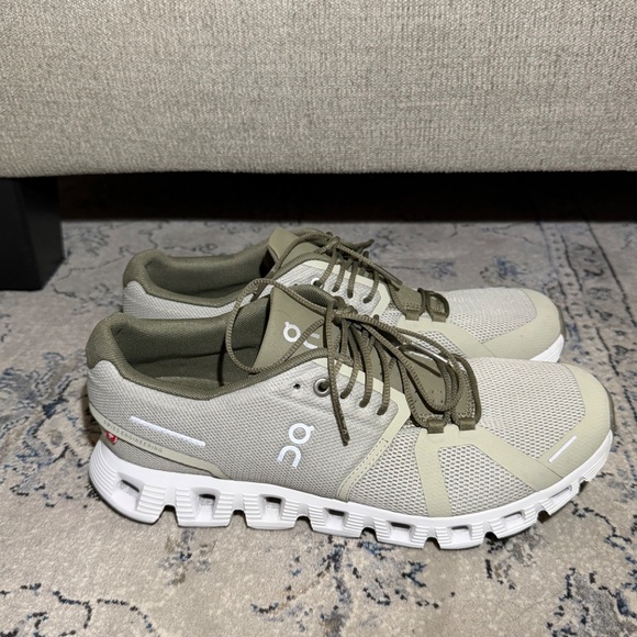 On Cloud 5 Running Shoes Men’s Chalk/ Grove main image 5